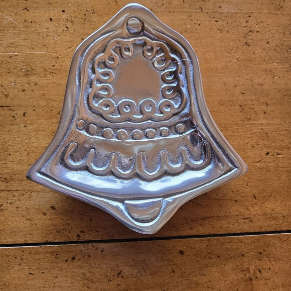 New pewter Christmas plate with spreader. - Picture 2 of 10